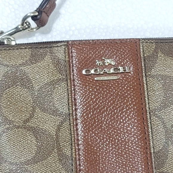 COACH WOMEN WRISTLET BROWN - Picture 2 of 8